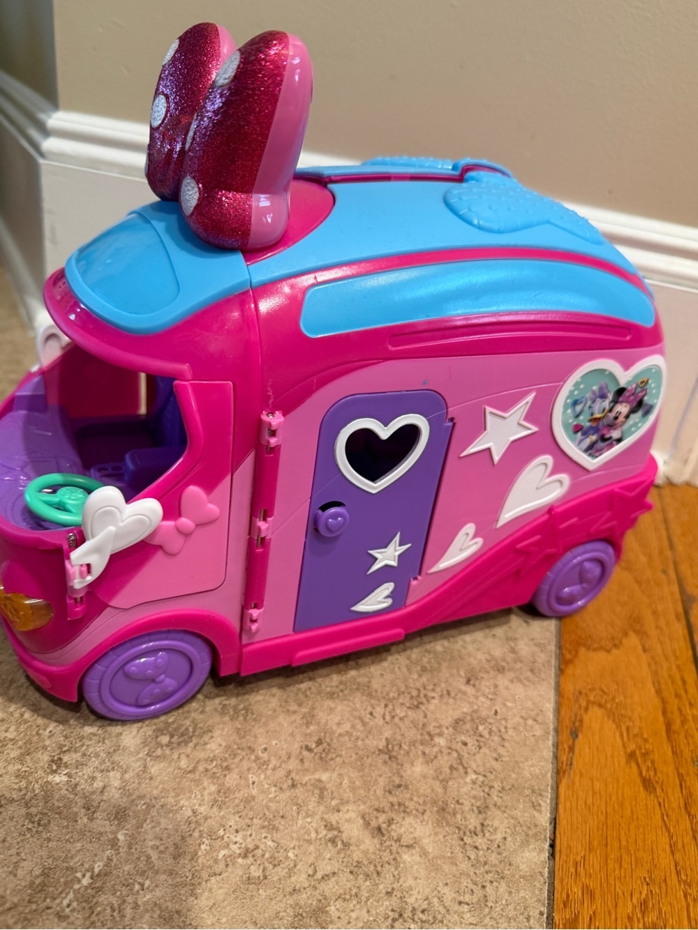 Disney Pink & Purple Minnie Mouse Fold-Out Camper Figurine Camping Playset - Picture 10 of 10